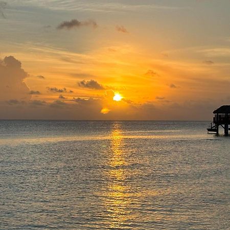 Kahaia Lodge Avatoru Luaran gambar